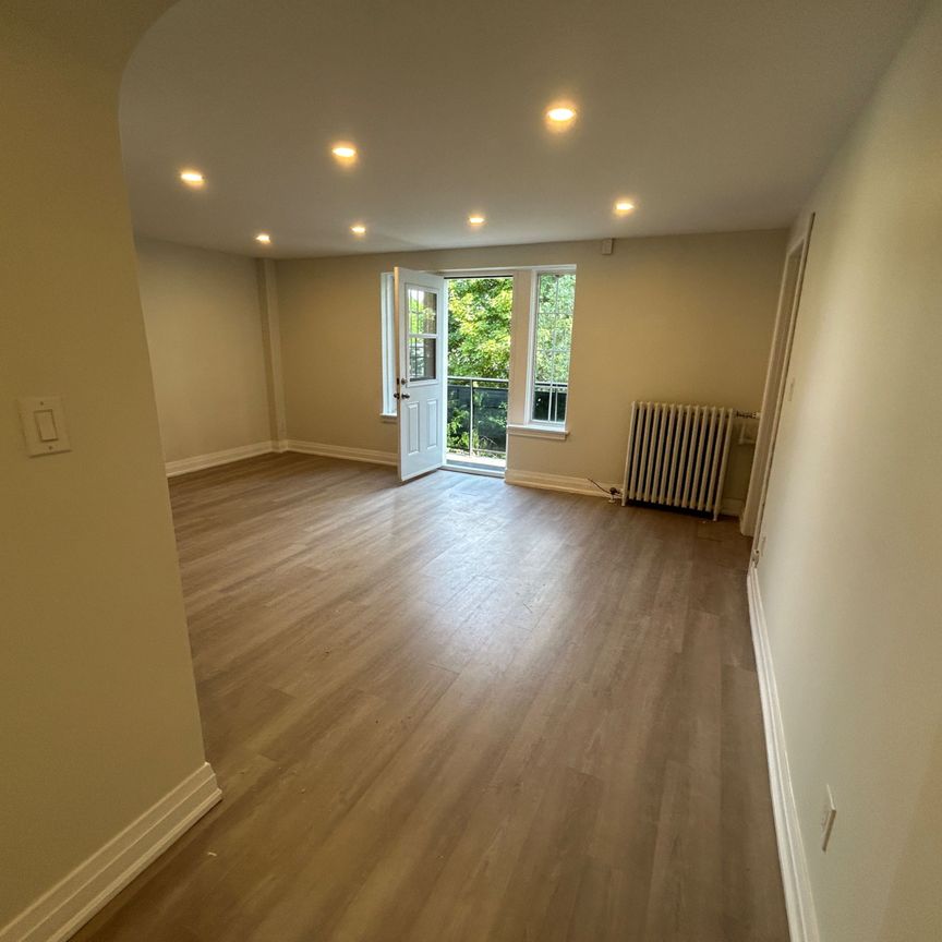 For Lease - 697 Eglinton Avenue Unit# 301, Toronto, Ontario - Photo 1