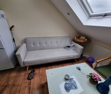 1 Bed Flat, Washington Road, E6 - Photo 3