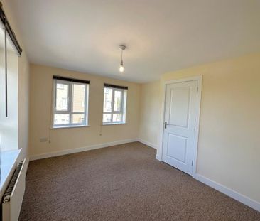 4 bedroom semi-detached house to rent - Photo 5