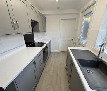 3 bedroom terraced house to rent - Photo 6