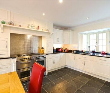 5 bedroom detached house to rent - Photo 2