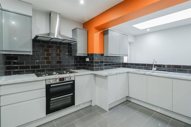 6 bedroom terraced house to rent - Photo 1
