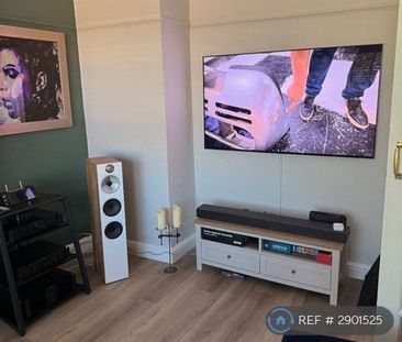 3 bedroom flat to rent - Photo 4