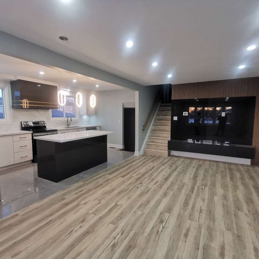 For Lease - 58 Erinlea Crescent Unit# Main, Toronto, Ontario - Photo 1