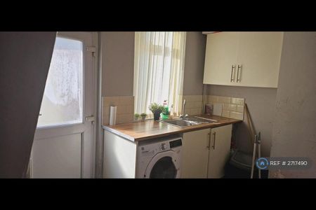 2 bedroom terraced house to rent - Photo 4