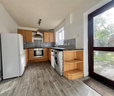 3 bedroom semi-detached house to rent - Photo 3