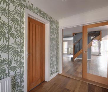 6 bedroom detached house to rent - Photo 2