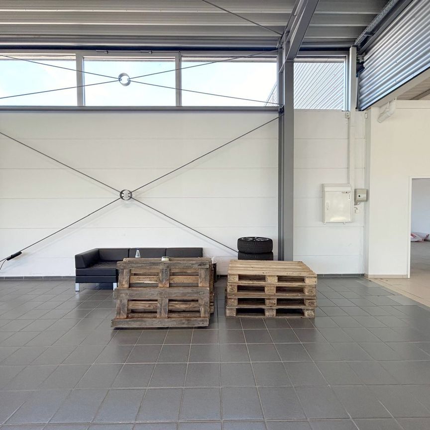 Trier-Euren: Moderne, barrierefreie Halle mit 310 m² – vielseitig nutzbar, große Fensterfront, Glasbüro & neuer moderner Gasheizung - Photo 1
