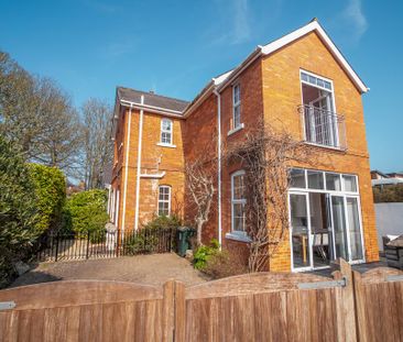 3 bedroom detached house to rent - Photo 4