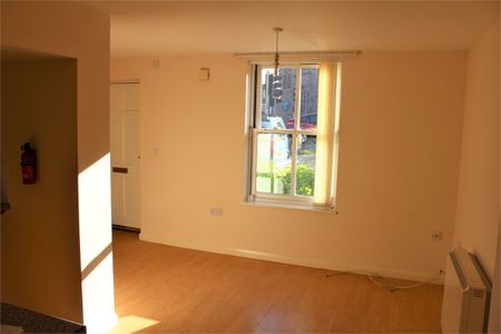 Kingston Court, Taunton - Photo 2