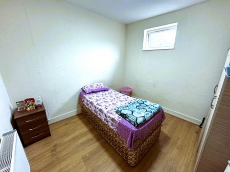 3 bedroom flat to rent - Photo 4