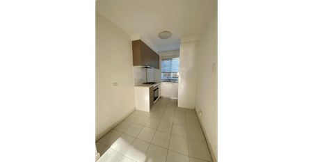 Bright & Beachside Elwood Living – 2BR Ground Floor Gem! - Photo 4