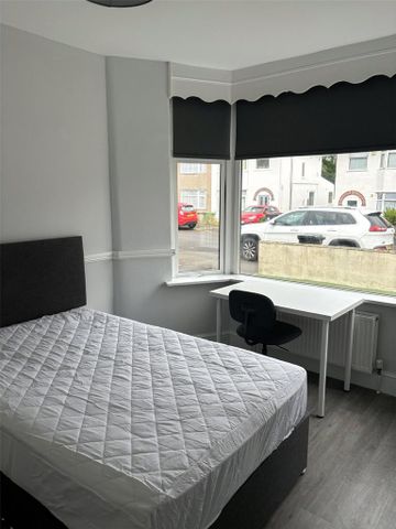 4 bedroom semi-detached house to rent - Photo 3