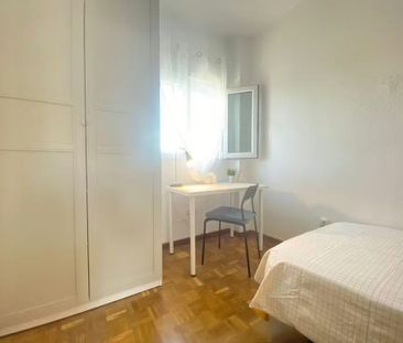 Calle del Hornero, Madrid, Community of Madrid 28019 - Photo 4