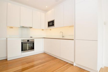 1 bedroom Flat To Let - Photo 5