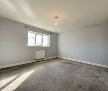 3 bedroom Detached Bungalow to let - Photo 2
