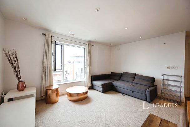 2 bedroom apartment to rent The Crescent, Gunwharf Quays, Portsmouth, PO1 - Photo 1