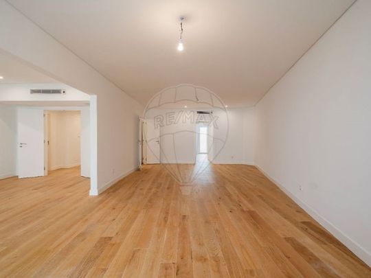 5 room luxury Apartment for rent in Lisbon - Photo 1