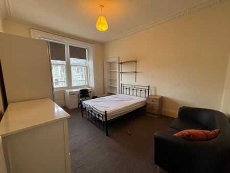 4 bedroom flat to rent - Photo 3