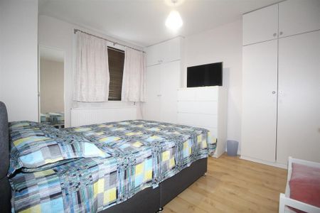 4 bedroom end of terrace house to rent - Photo 5