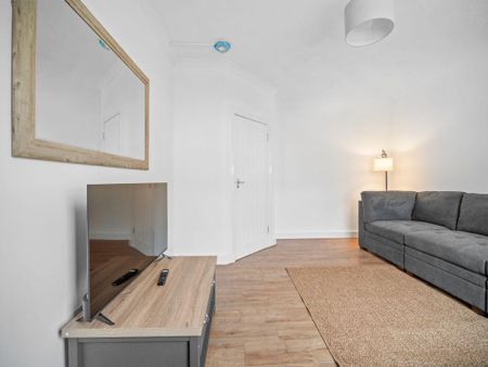 2 bedroom flat to rent - Photo 2