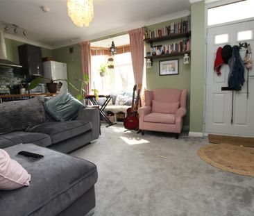 2 bedroom maisonette to rent - Photo 2