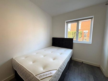 1 bedroom in a house share to rent - Photo 3