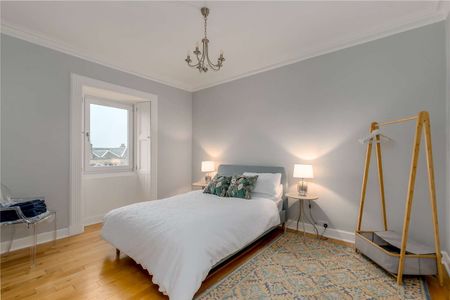 A beautifully presented, fully furnished three-bedroom, ideally positioned on a highly desirable street in Murrayfield. - Photo 5