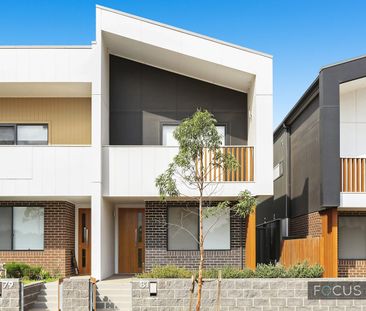Oversized Immaculate Townhouse - Photo 6