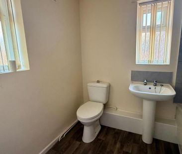 2 bedroom semi-detached house to rent - Photo 5