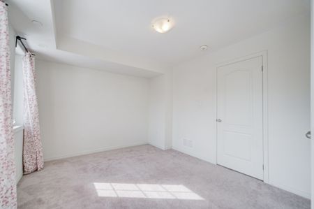 For Lease - 2378 Chevron Prince Path, Oshawa, Ontario - Photo 3