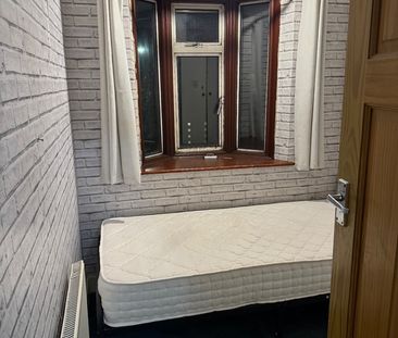 Room in a Shared House, Glebelands Avenue, IG2 - Photo 5