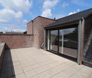 Dakappartement met 1 slaapkamer, terras en garage. - Photo 2