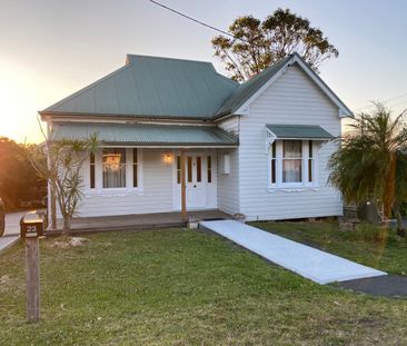Charming Circa 1920 4 bedroom cottage - Photo 6