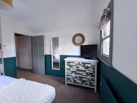 2 bedroom semi-detached house to rent - Photo 4