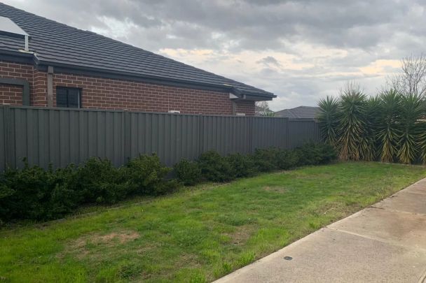 27 Bungalook Street, Manor Lakes. - Photo 1