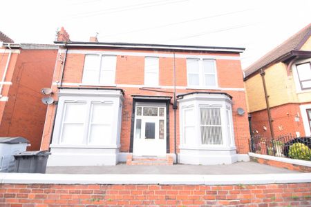 To Let Studio - Photo 4