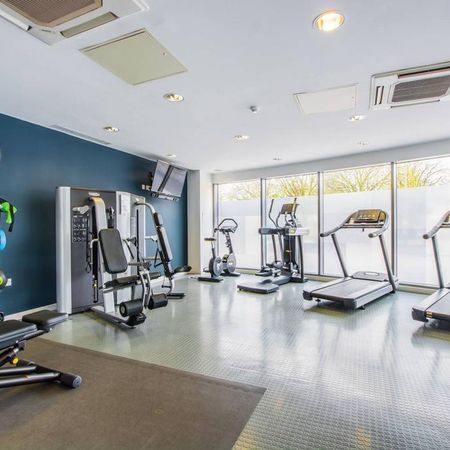 3 bedroom flat to rent - Photo 4