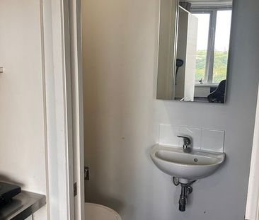 Studio Apartment with great views - available now! - Photo 4