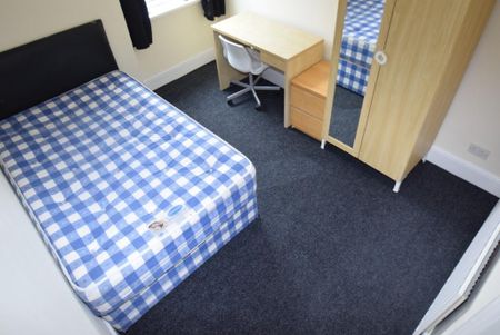 6 bedroom terraced house to rent - Photo 3