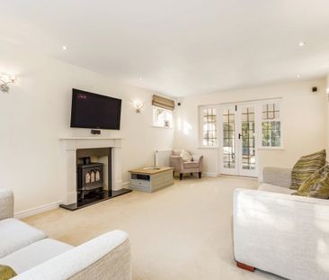 4 bedroom detached house to rent - Photo 3