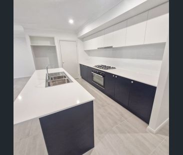 Brand New Executive Residence - discounted rent until landscaping i... - Photo 1