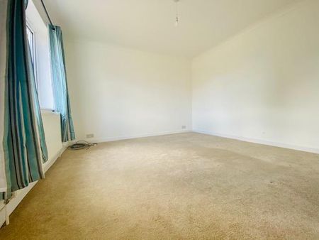 Little Close - Photo 2