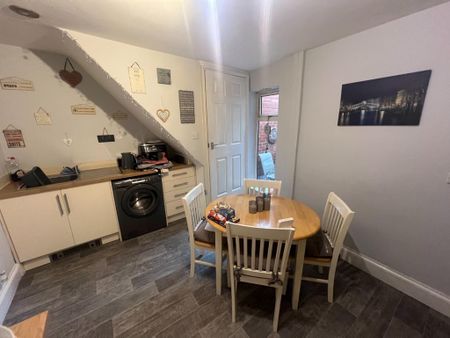 2 bedroom semi-detached house to rent - Photo 3