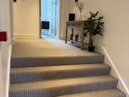 South Street Room 2 - Photo 5