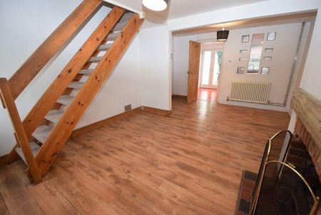 2 bedroom terraced house to rent - Photo 2