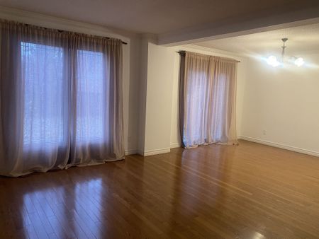 For Lease - 153 Stephen Street, Richmond Hill, Ontario - Photo 4