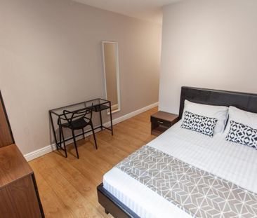 3 bedroom flat to rent - Photo 4