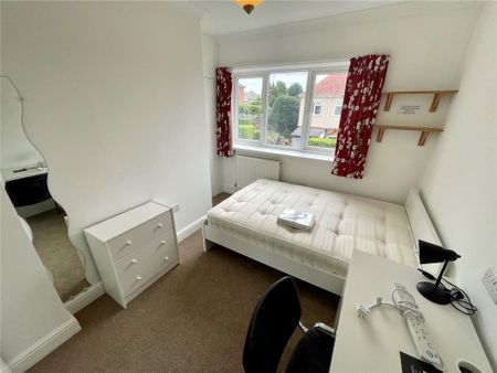 6 bedroom detached house to rent - Photo 4