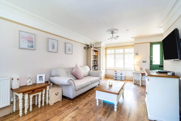 3 bedroom end of terrace house to rent - Photo 1